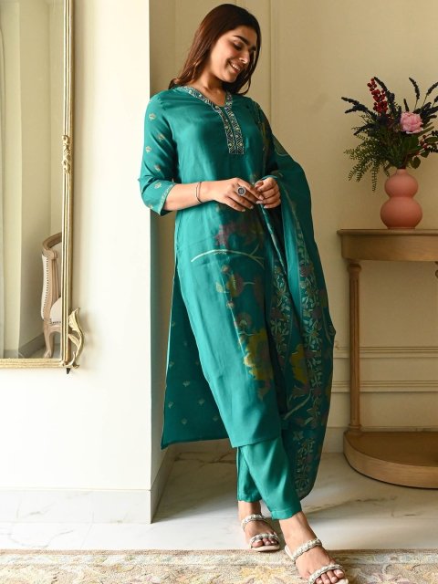 MANDARA Women Floral Printed Regular Gotta Patti Straight Kurta with Trousers & Dupatta - Image 3