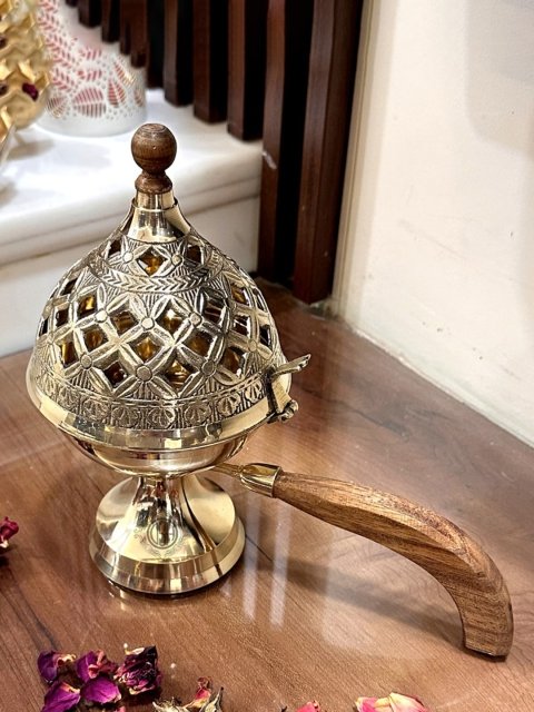 DSH Crafting Your Curiosity Metallic-toned Brass Doop Dani with Wooden Handle