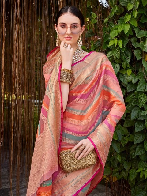 MANDARA Women Silk Blend Woven Banarasi Saree With Blouse Piece