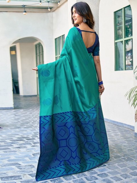 Mandara Woven Design Silk Blend Saree - Image 4