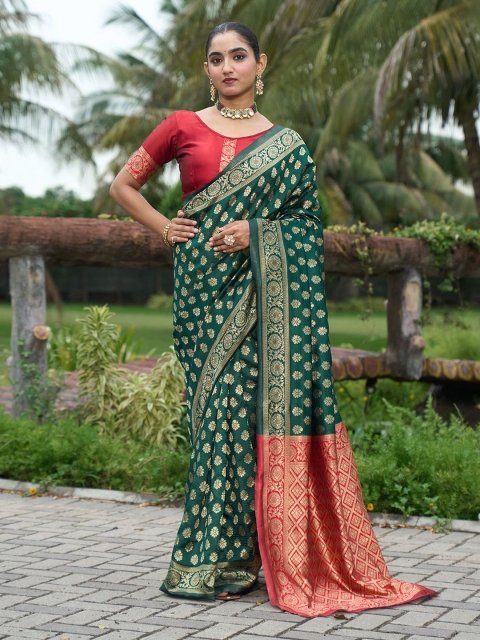 Mandara Woven Design Zari Silk Blend Kanjeevaram Saree