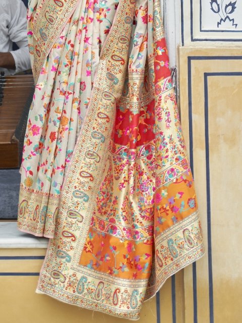 Mandara Cream-Coloured & Red Floral Silk Blend Saree - Image 3