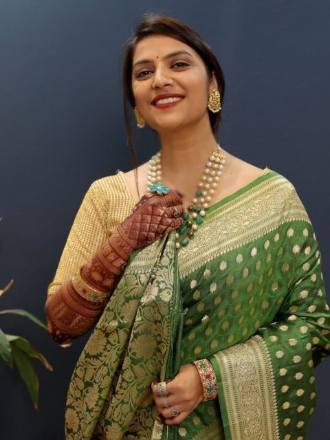 Royal Rajgharana Saree Woven Design Zari Pure Silk Banarasi Sarees