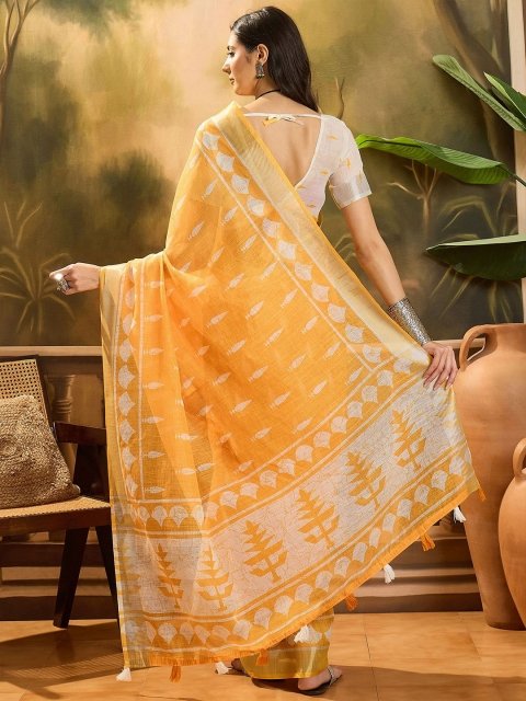 Mandara Ethnic Motifs Printed Saree With Blouse Piece - Image 3